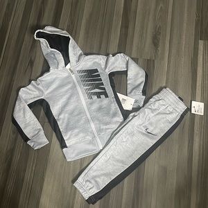 NWT Nike 2 piece jogger outfit